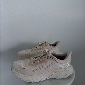 Hoka arahi size 8
